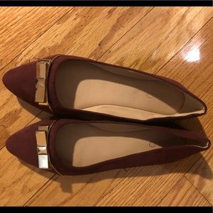 Aldo, size 8, suede flats with gold bow